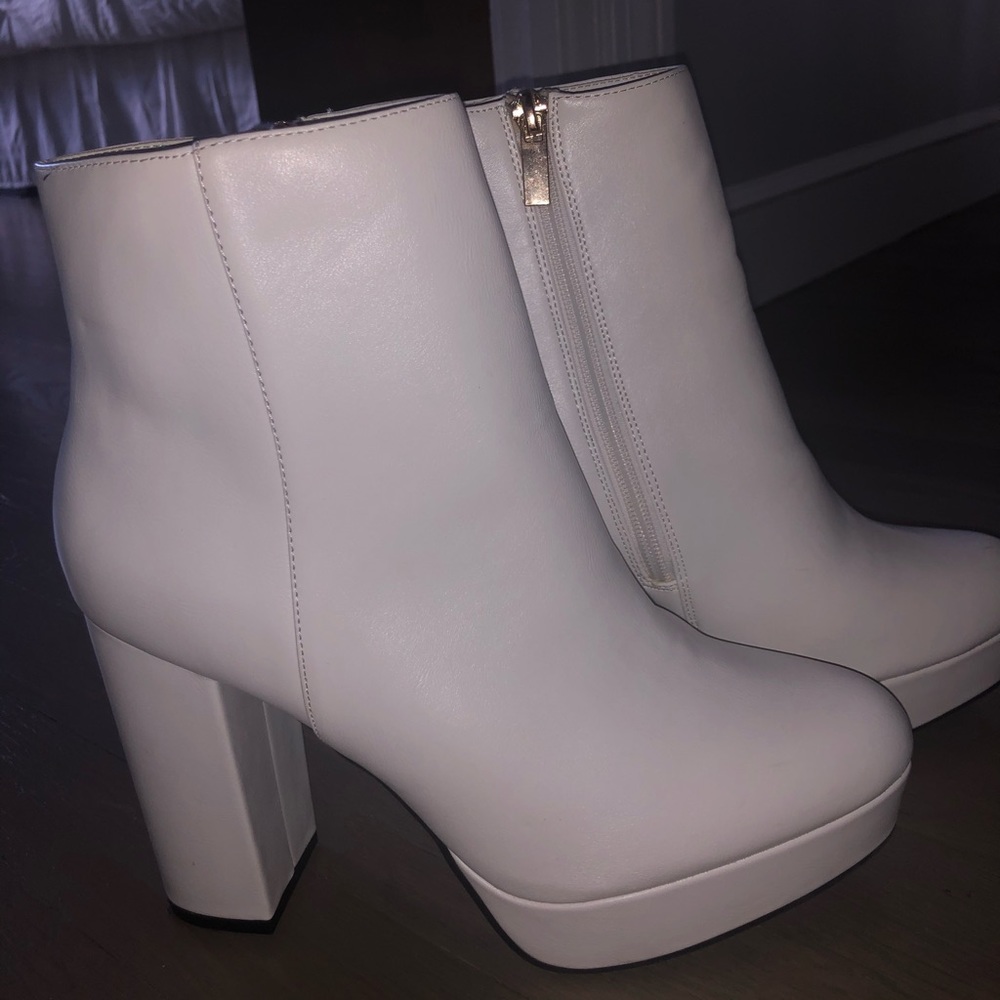 BAMBOO WHITE HIGH HEEL BOOTIES WORN ONCE